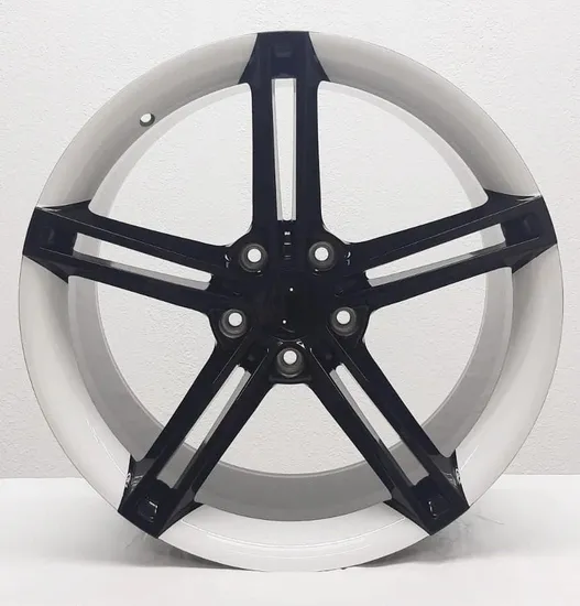 18-19 Inch 5 Holes Black White Lip High Performance Car Wheel Rim