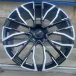 Llanta de aluminio negro para coche con 5 orificios y superficie mecanizada plateada